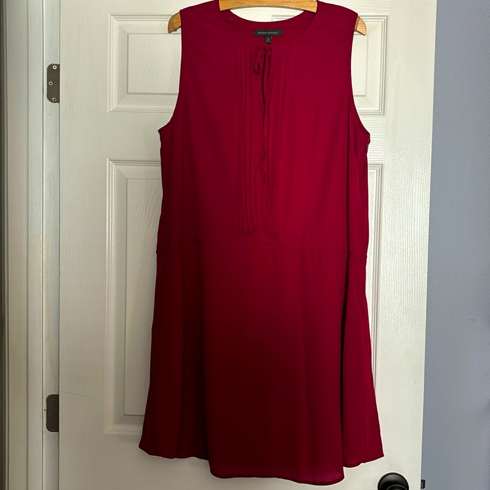 Banana Republic Tie Neck Cranberry Dress. Size 16